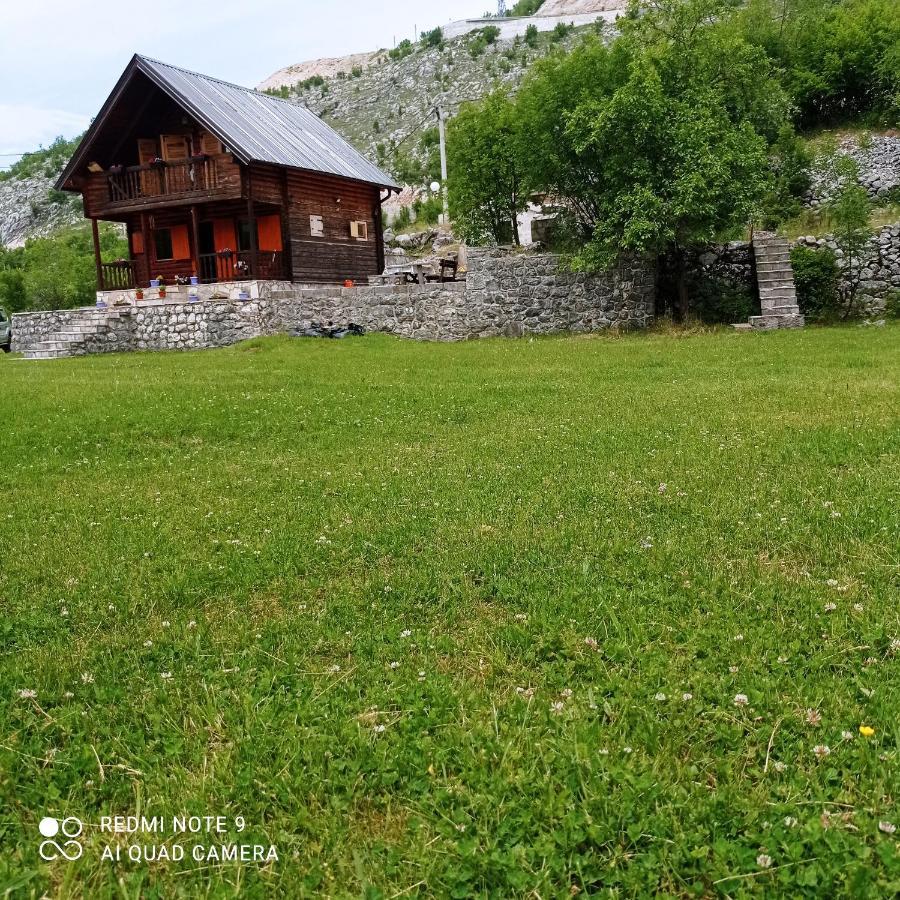 فيلا سيتينييفي Vikendica Njegusi المظهر الخارجي الصورة